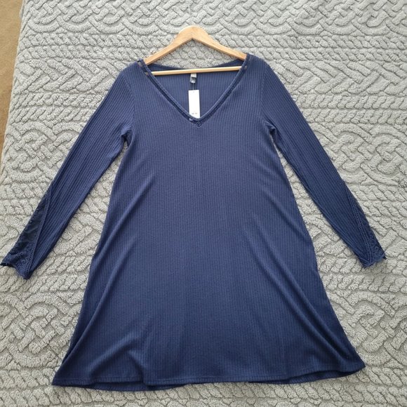 NWT Francesca's Breena Lace Sleeve Dress - Size Medium - Picture 5 of 10